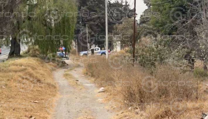 URGENTE: Encuentran el cuerpo de una joven sin vida junto a la carretera en Edomex