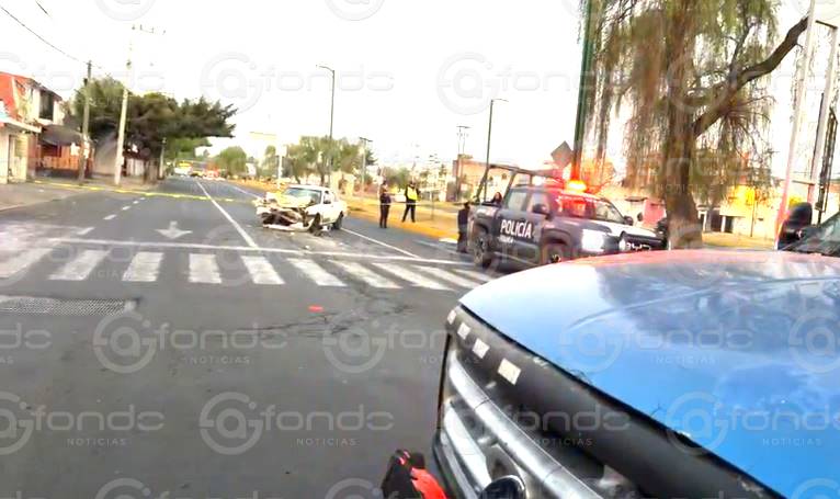 URGENTE: Conductor de un Tsuru manejaba tomado y muere al chocar en Edomex