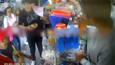 VIDEO: ‘¡Cómo te atreves!’; agresor toca a una niña que compraba un Boing y termina sometido