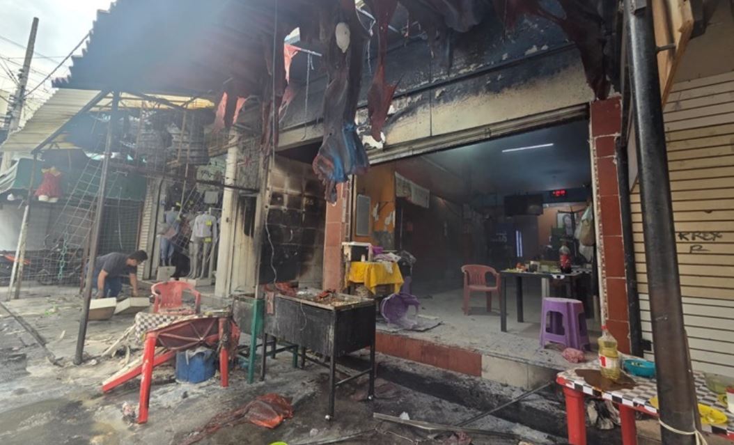 PÁNICO: Clientes comían carnitas cuando el local explotó; huyeron aterrados