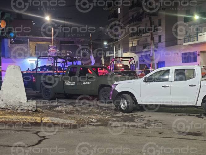 TERRIBLE. ‘Oímos los balazos…’; matan a tiros a dos hombres dentro de un taxi y policías ‘se avientan la bolita’