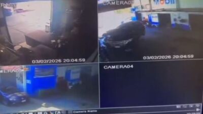 VIDEO: Extorsionadores intentan quemar un taller mecánico y pintan las iniciales de un cártel