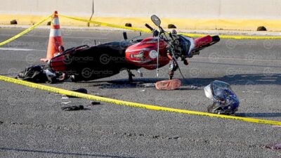 LAMENTABLE. Vehículo ‘avienta’ a motociclistas en autopista México-Puebla; uno murió