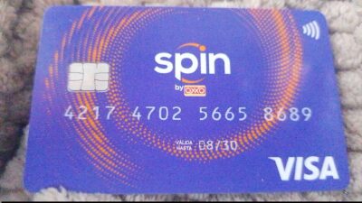 DRAMA. Dulce Andreina vive en un cuartito de madera y vende postres para sobrevivir; CFE le cobra más de 2 mil pesos de luz