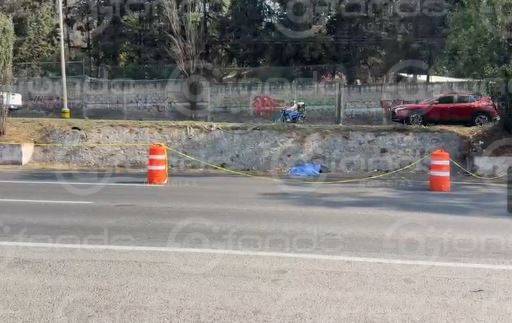 URGENTE: Él intentó cruzar la carretera esta mañana y terminó sin vida en Edomex