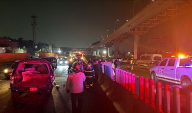 CARAMBOLA: Choque múltiple deja varios heridos y colapsa autopista de Edomex