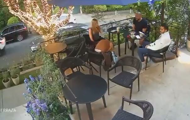VIDEO: Asaltan con pistola a clientes de cafetería en una de las zonas más exclusivas