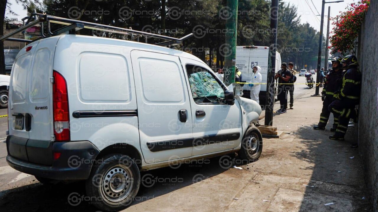 TRAGEDIA. Conductor iba en su camioneta, perdió el control y murió contra un poste