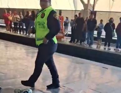 VIDEO. Abuelito estaba en el andén del Metro, cayó y ya no pudo reaccionar