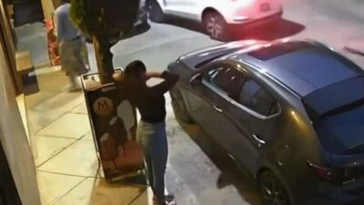 VIDEO: Conductora es encañonada por una jovencita y su pareja en Edomex