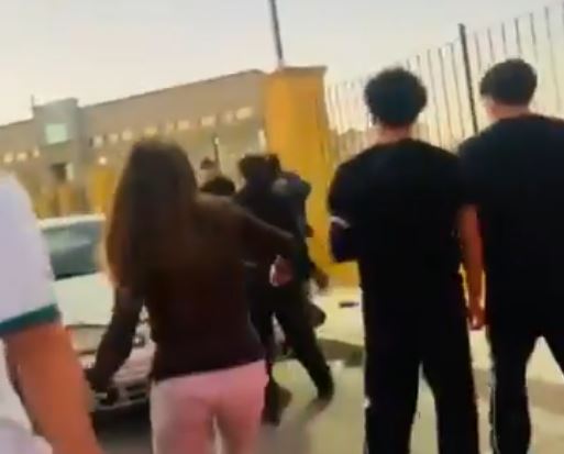 VIDEO: ‘¡Bryan, ya!’; jovencitos de bachilleres arman brutal golpiza campal