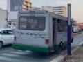 VIDEO: Microbusero invade carril confinado y pone en riesgo vidas de ciclistas