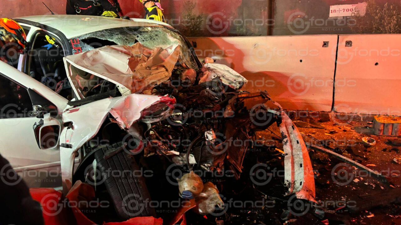 TRAGEDIA. Mueren tres personas prensadas en un Jetta; chocaron contra un camión estacionado