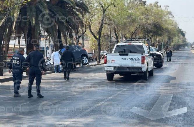 URGENTE: Lunes de terror; ataque a balazos deja al conductor de una camioneta sin vida