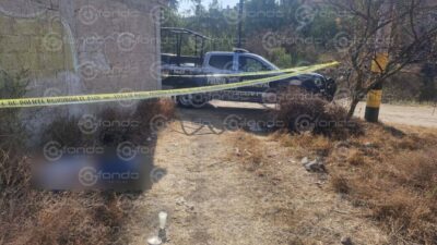 FEMINICIDIO #27. Matan a golpes a una mujer y dejan su cuerpo en un camino de terracería en Edomex