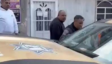 VIDEO. Graban a policías tomados cuando agreden, amenazan y detienen a vecinos