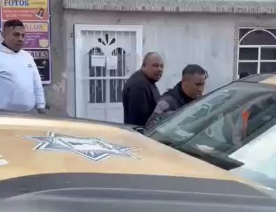VIDEO. Graban a policías tomados cuando agreden, amenazan y detienen a vecinos