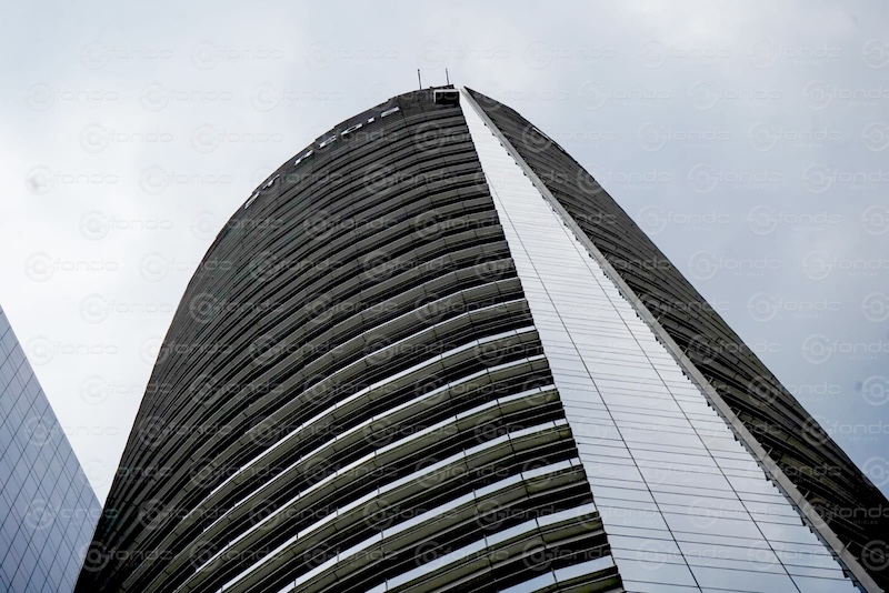 PELIGRO. Enrique estaba limpiando ventanas en el piso 29 de un hotel cuando quedó atrapado