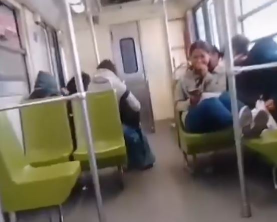 VIDEO: Captan a enormes ratas que ‘se pasean’ dentro de un vagón del Metro