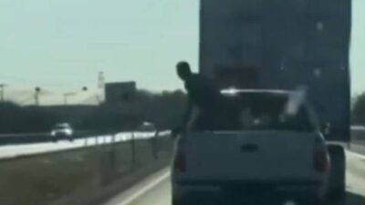 VIDEO: ‘¡Estás persiguiendo!’; graban intento de asalto a tráiler de paquetería