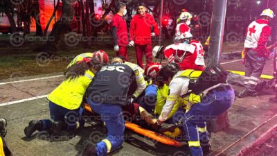 VIDEO: Empleados de limpia iban a trabajar de noche y su camión chocó; hay 13 heridos