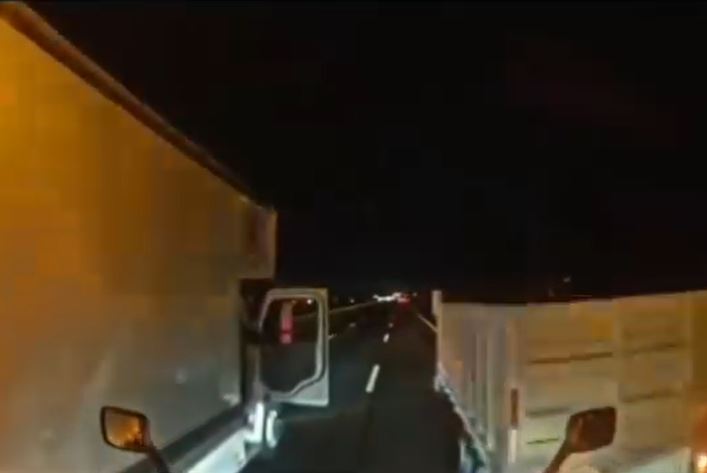 VIDEO. Trailero arriesga la vida y evita ser asaltado en la autopista México – Querétaro