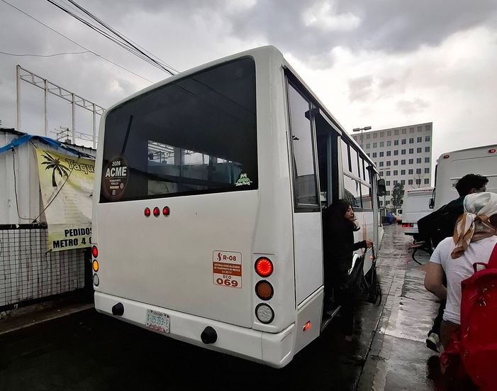ALERTA: Choferes de transporte exclusivo para estudiantes dejan subir a criminales