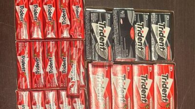 INCREÍBLE: ‘Por unos chicles…’; pareja de farderos cae con casi 500 cajas de Trident y Clorets