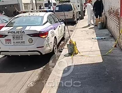 URGENTE: Un hombre amaneció tendido en la banqueta; ahí perdió la vida