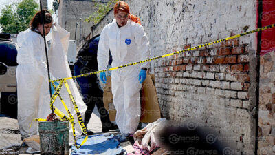 OLVIDADOS. Un hombre murió en la calle entre cartones; no aguantó el frío y la lluvia