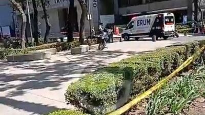 URGENTE: Una mujer estaba en un balcón del piso 13 y muere en Paseo de la Reforma