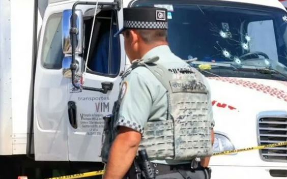 VIDEO. Asaltantes matan a trailero de 22 años porque no se detuvo; el copiloto está grave