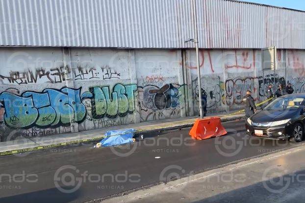 URGENTE: Motociclista derrapa, cae y queda sin vida en una zona de mucho tráfico