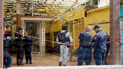 VIOLENCIA. Sicarios le ordenaron a César que se arrodillara y luego le dispararon en un mercado del Edomex