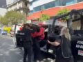 VIDEO: ‘Se ponen la capa’; graban espectacular apoyo de policías a una mujer en labor de parto