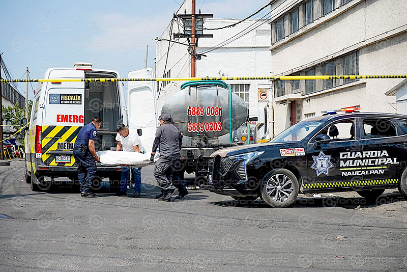 DRAMÁTICO. Señor cae de una pipa de agua y las llantas le pasan por encima