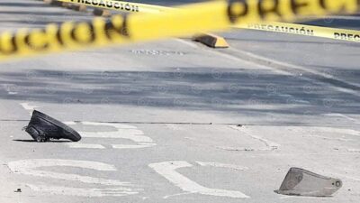 LAMENTABLE. Joven motociclista pierde la vida al chocar a gran velocidad contra un auto