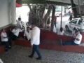 VIDEO: Taxistas discuten y se agarran a golpes en su propia base