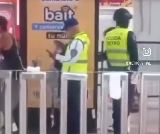 VIDEO: ‘¡Mi hijo!’; mujer reclama a un hombre y lo golpea en una estación del Metro