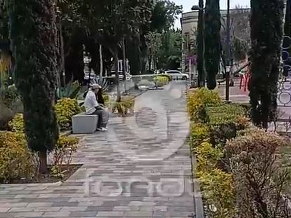 URGENTE: Empleados de limpia encuentran a un hombre sin vida; pensaron que estaba dormido