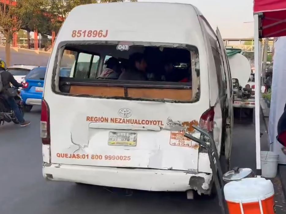 ÚLTIMA HORA: Pipa sin frenos ni placas choca combi llena de pasajeros; hay varios heridos