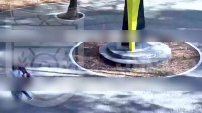 VIDEO: Policías salvan a una mujer cuando era agredida en un parque público