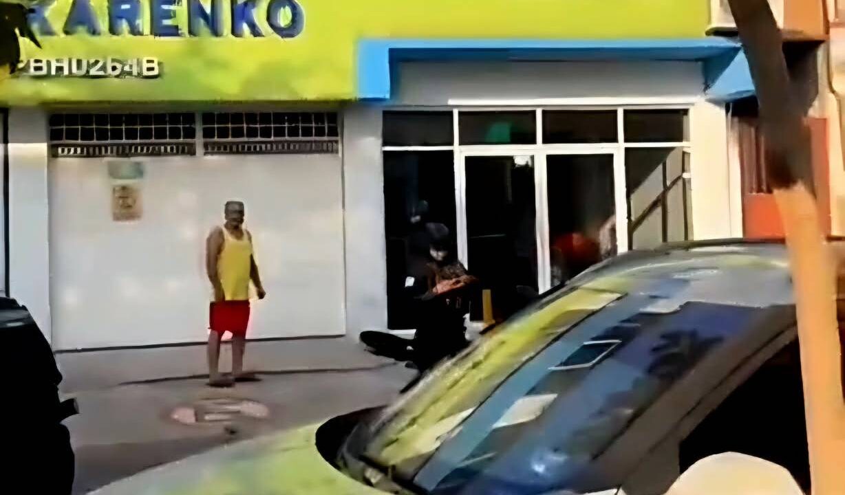 ÚLTIMA HORA: Adolescente armado mata a dos profesoras en una preparatoria