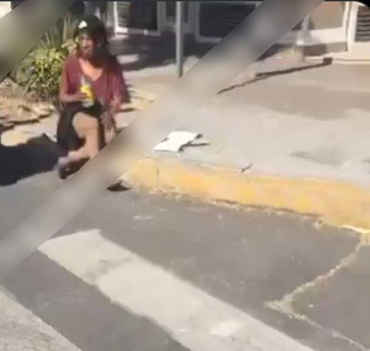 VIDEO: ‘¡Ya les dije que no!’; hombre con un picahielos en la cabeza se niega a ser atendido