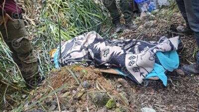 IMPACTANTE: Rescatan a brigadista que cayó más de 20 metros en una barranca