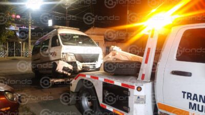 LAMENTABLE. Jovencita de 16 años es arrollada por una camioneta del DIF y está grave