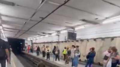VIDEO: Tensión en el Metro; graban rescate de señor que cayó a la zona de vías