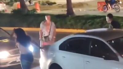 VIDEO: Pareja de abuelos dan una lección a jóvenes violentos que los agredieron