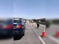 URGENTE: Motociclista muere en llamas tras chocar contra una camioneta de Auxilio Vial