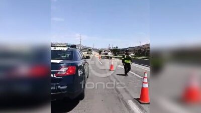 URGENTE: Motociclista muere en llamas tras chocar contra una camioneta de Auxilio Vial
